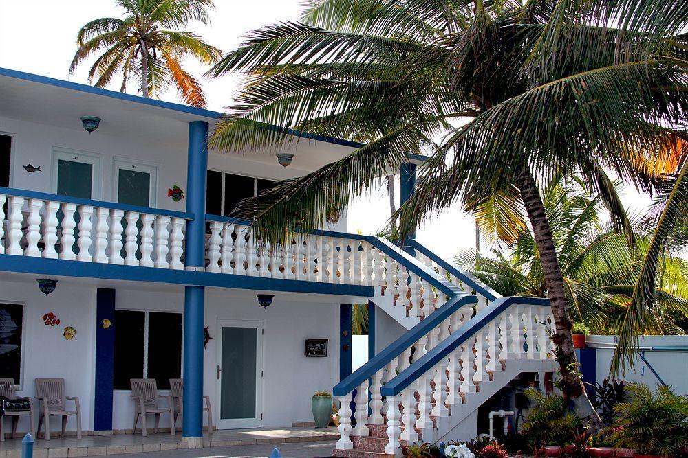 The Beach Guesthouse Pinones Екстер'єр фото