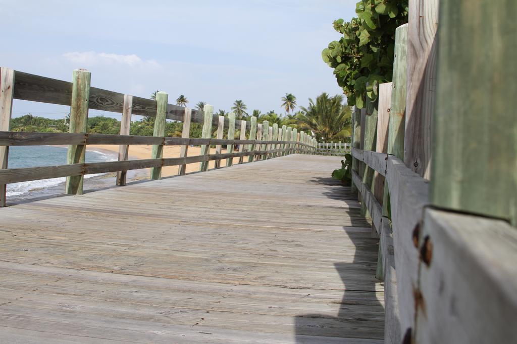 The Beach Guesthouse Pinones Екстер'єр фото