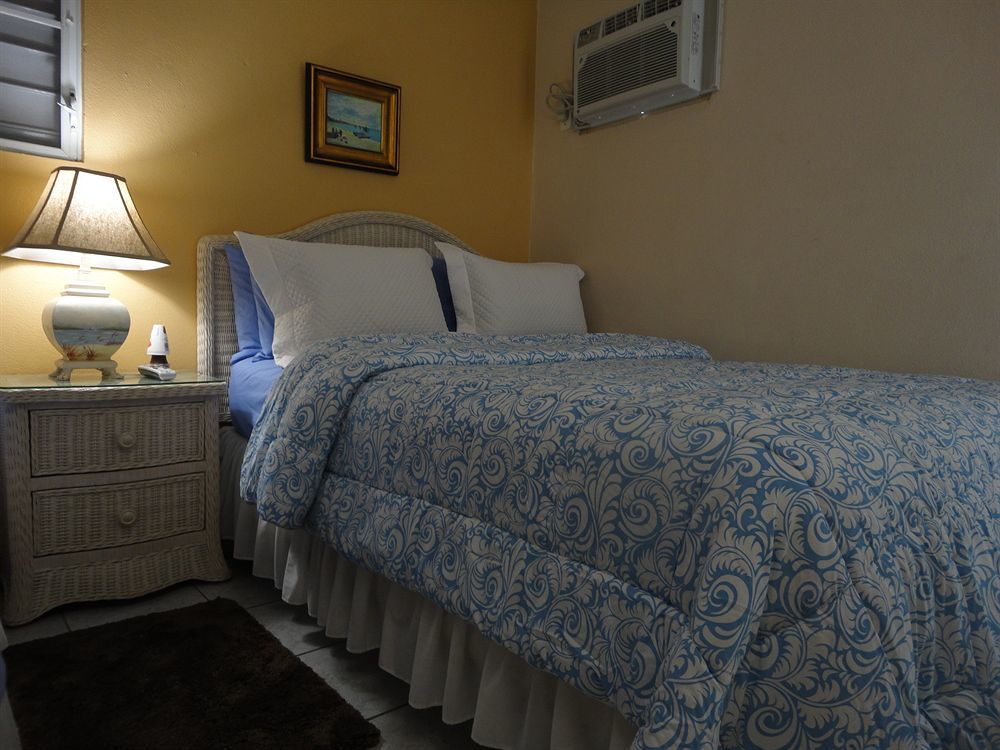 The Beach Guesthouse Pinones Екстер'єр фото