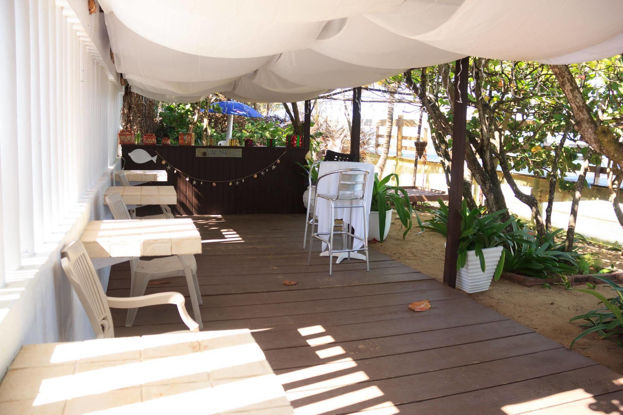 The Beach Guesthouse Pinones Екстер'єр фото