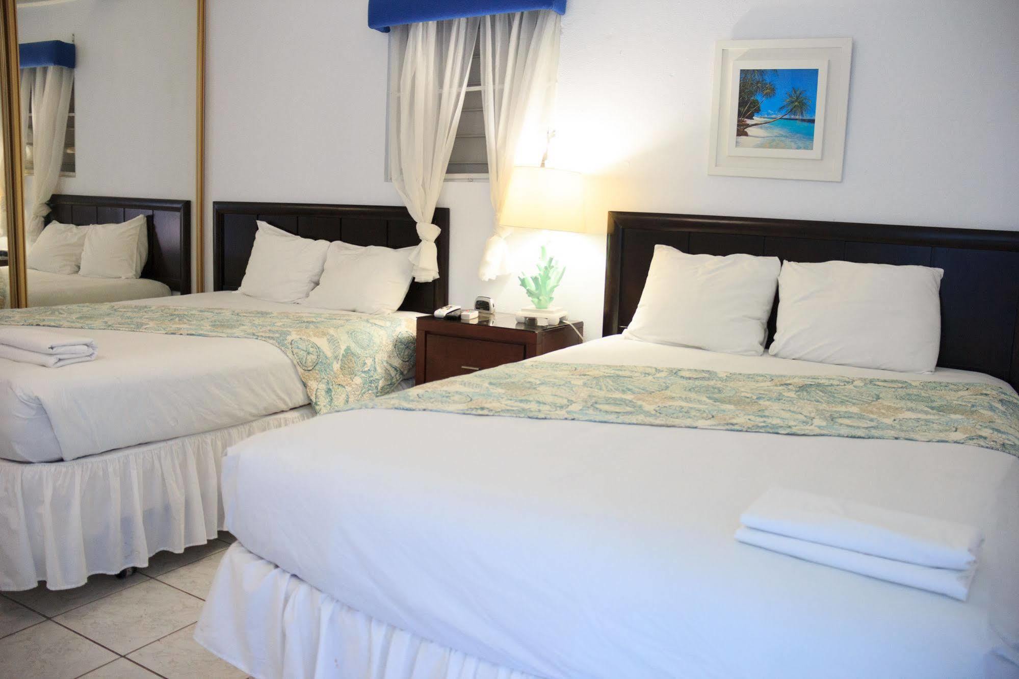 The Beach Guesthouse Pinones Екстер'єр фото