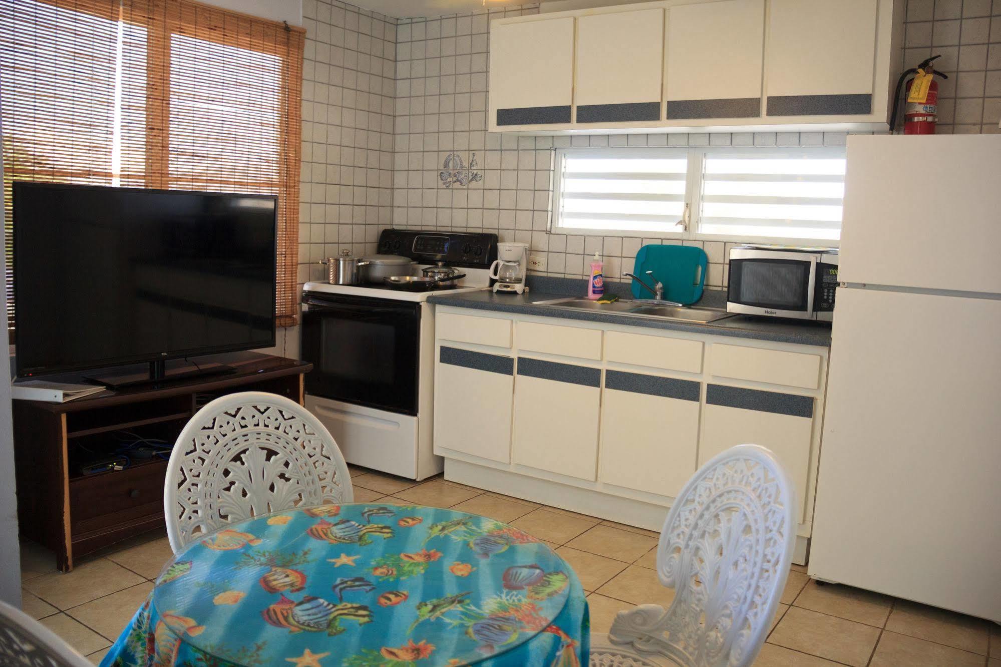 The Beach Guesthouse Pinones Екстер'єр фото
