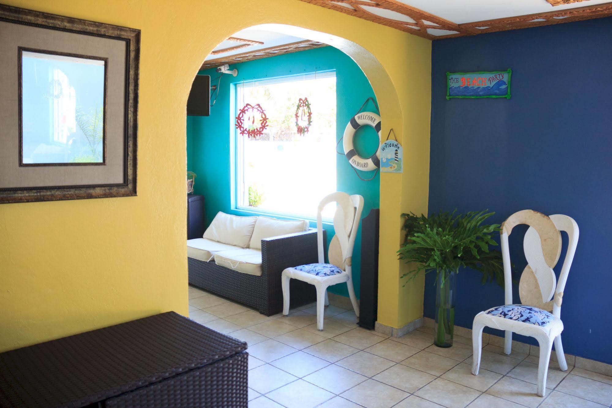 The Beach Guesthouse Pinones Екстер'єр фото