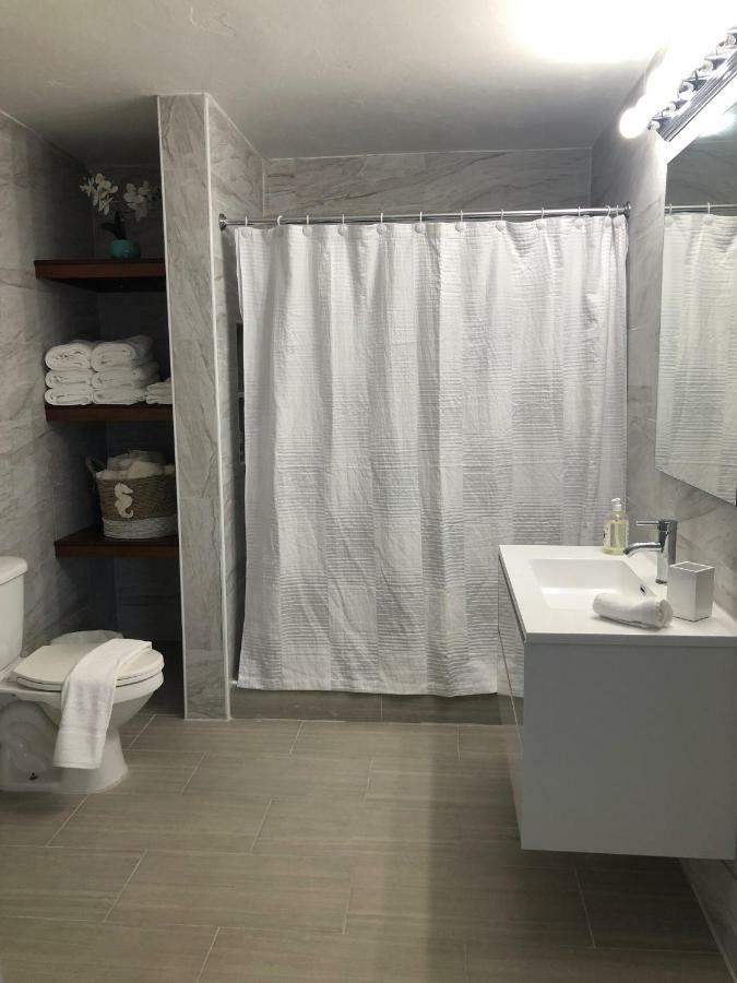 The Beach Guesthouse Pinones Екстер'єр фото