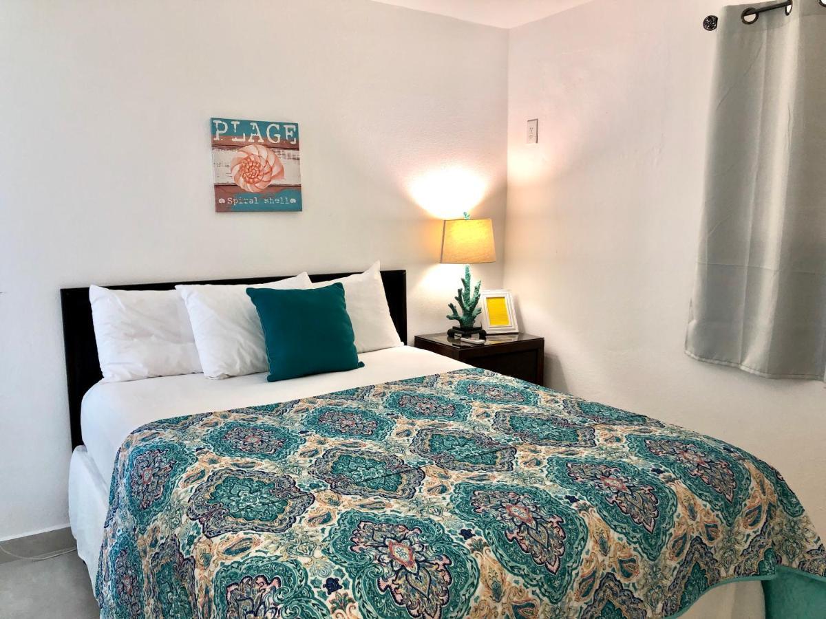 The Beach Guesthouse Pinones Екстер'єр фото